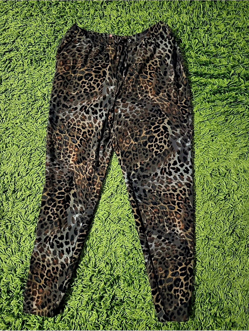 GUESS Animal Print Leggings Size Medium Like New